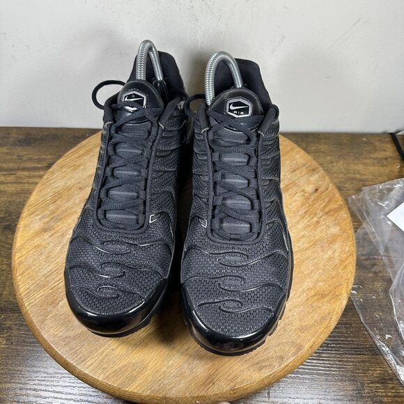 Nike Air Max Plus TN Shoes Mens Size 10 Black Triple Black 604133-050 Tuned Air - Picture 2 of 8